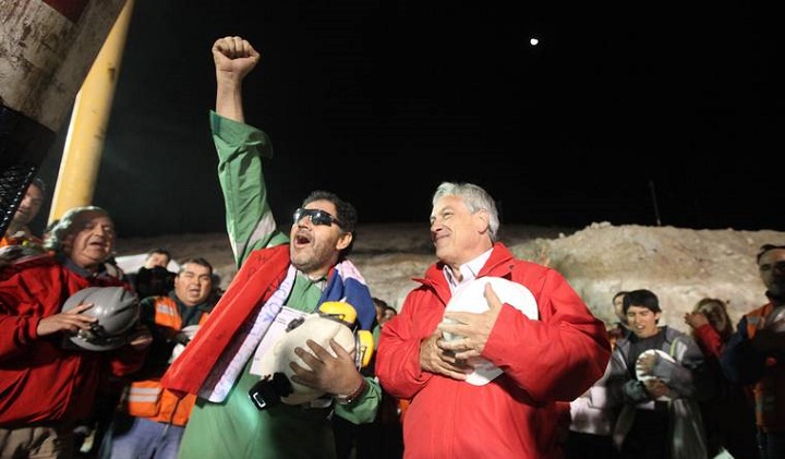 Luis Urzúa, the leader of the trapped miners, celebrating with Chilean President Sebastián Piñera. Source: Gobierno de Chile/Flickr